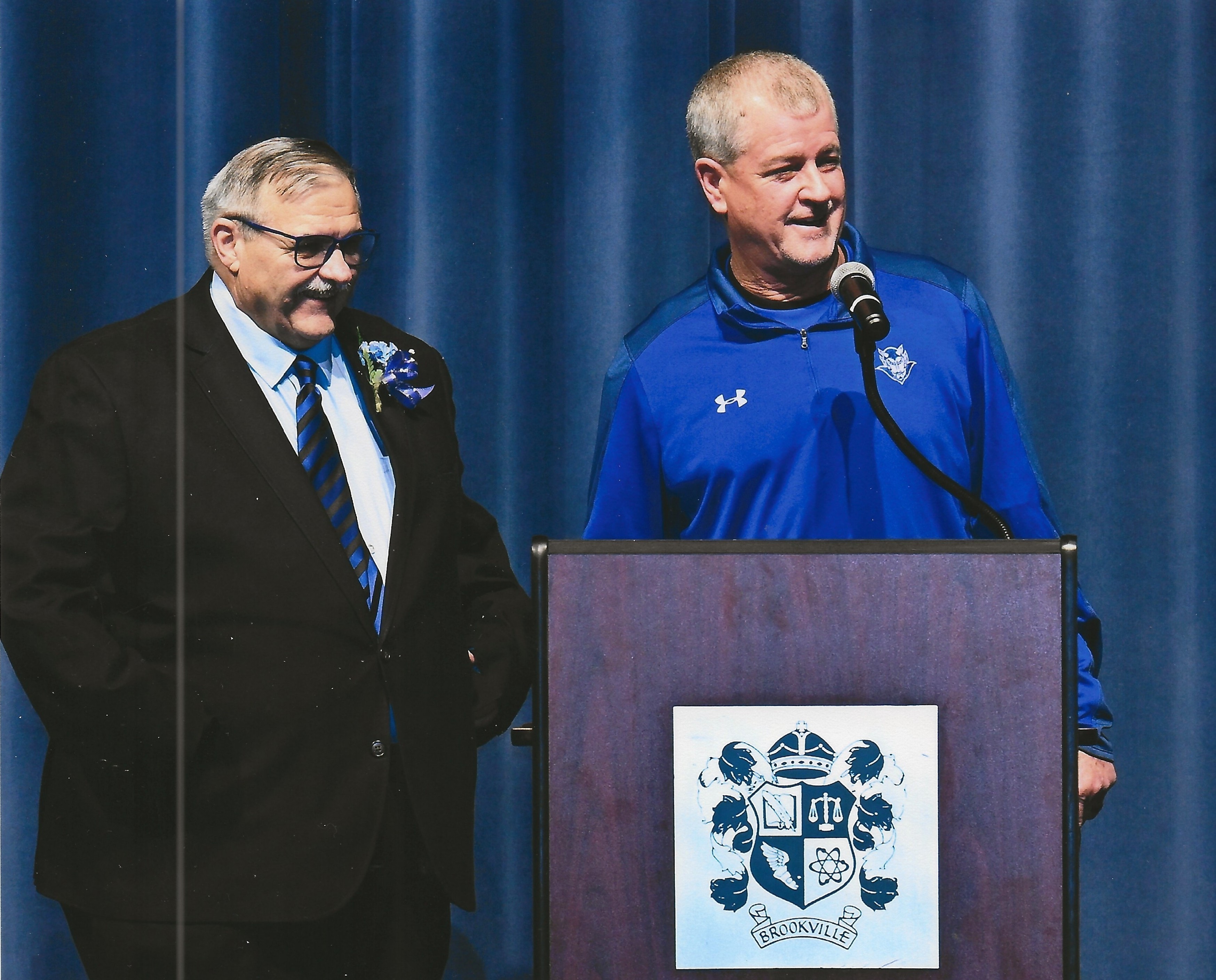 Mike Hetrick introducing at Hall of Fame ceremony in BHS Auditorium.